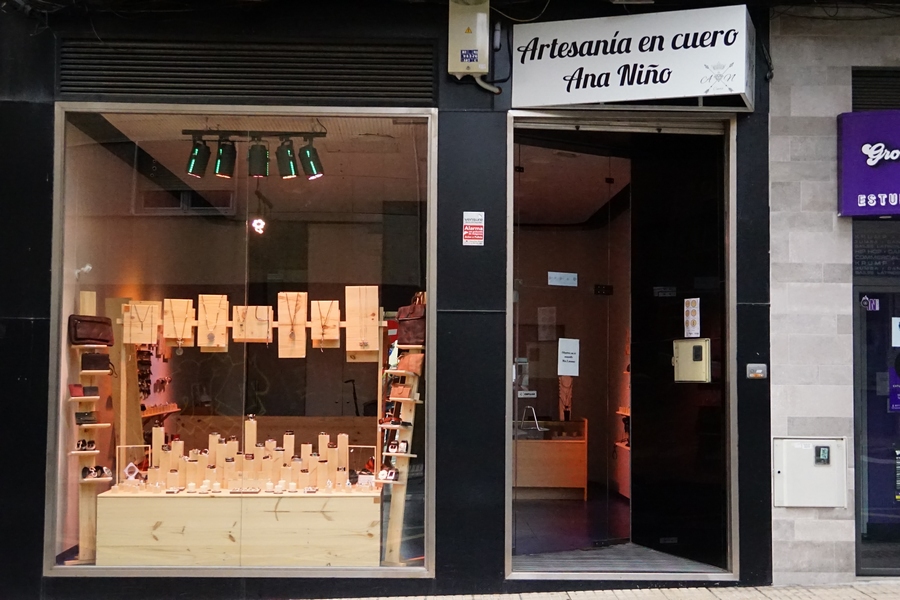 Ana Niño "cuero"
